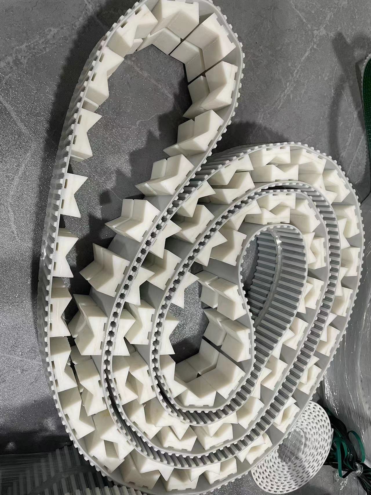 同步带与齿轮传动的性能比较